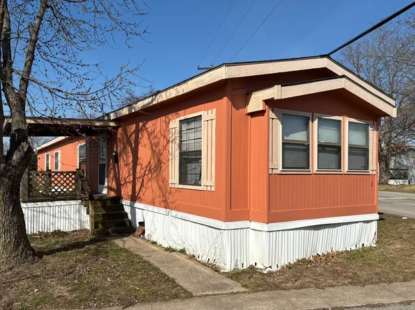 2 Iris Ln #I02, Belton, MO 64012