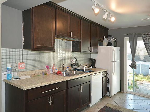 5th image of 5922 Roanoke St