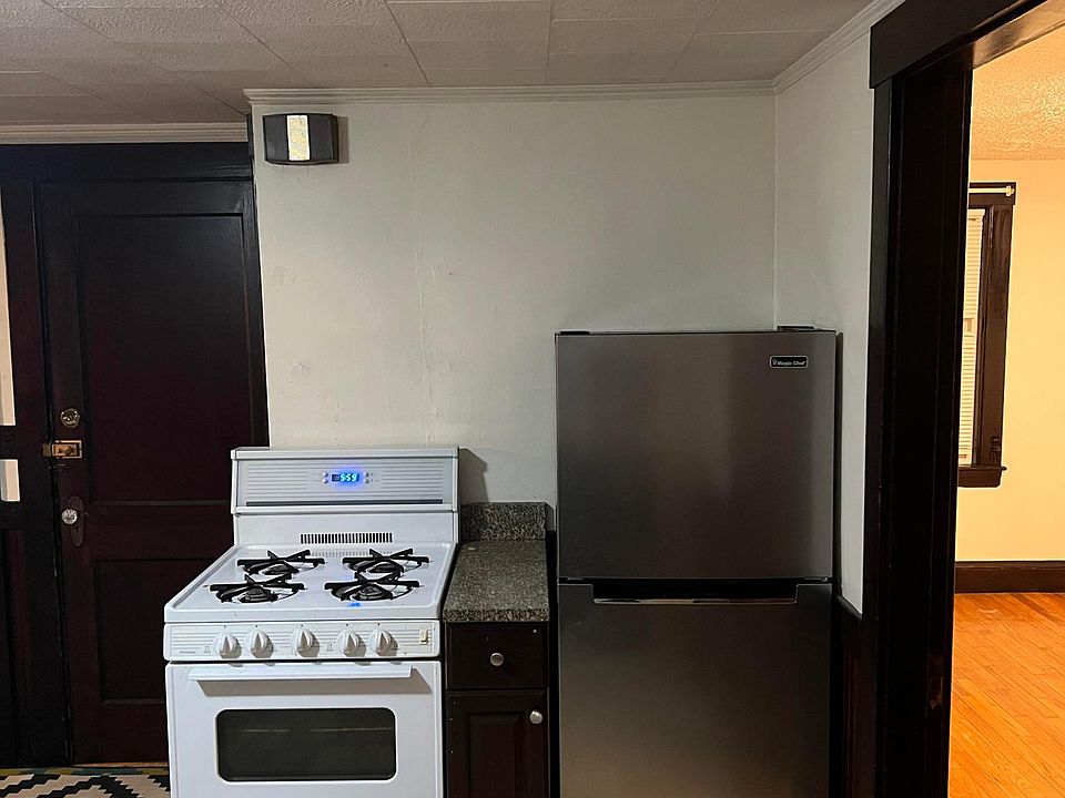 Kitchen -- gas stove and refrigerator