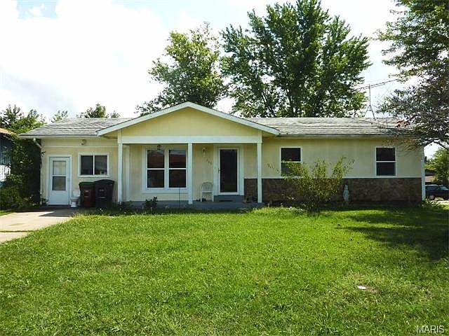 1st image of 946 Sommerset Dr