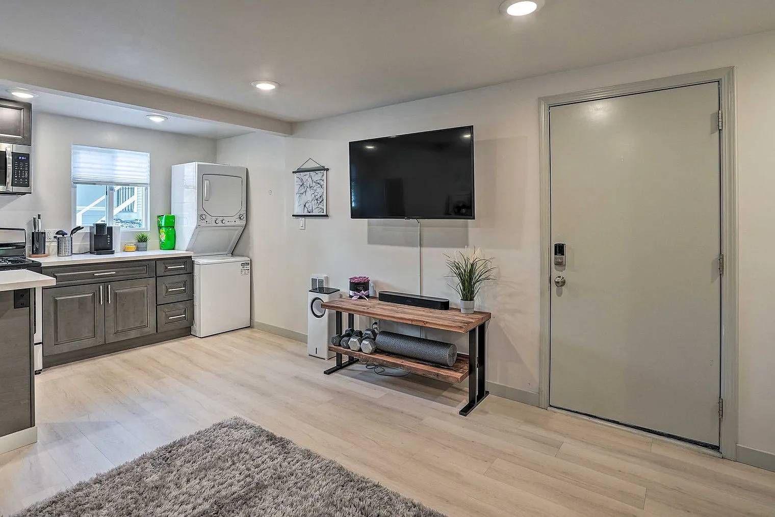 1 bed, 1.0 bath, 592 sqft, $4,273 — Photo 4