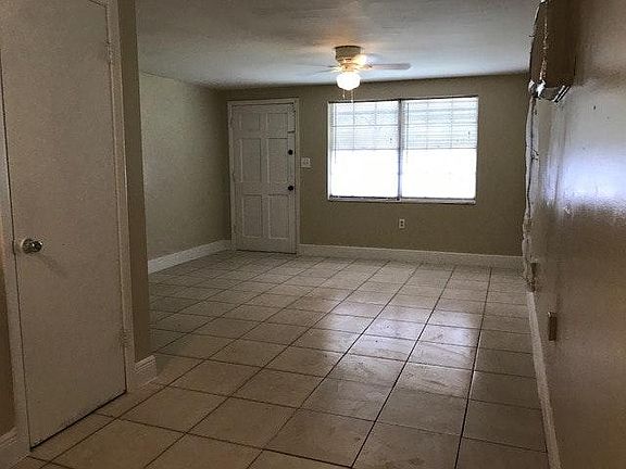4th image of 1700 E Idell St