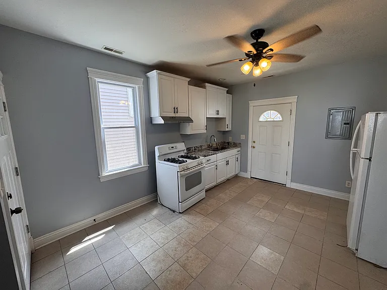 4718 S Wolcott Ave #2 — Photo 3