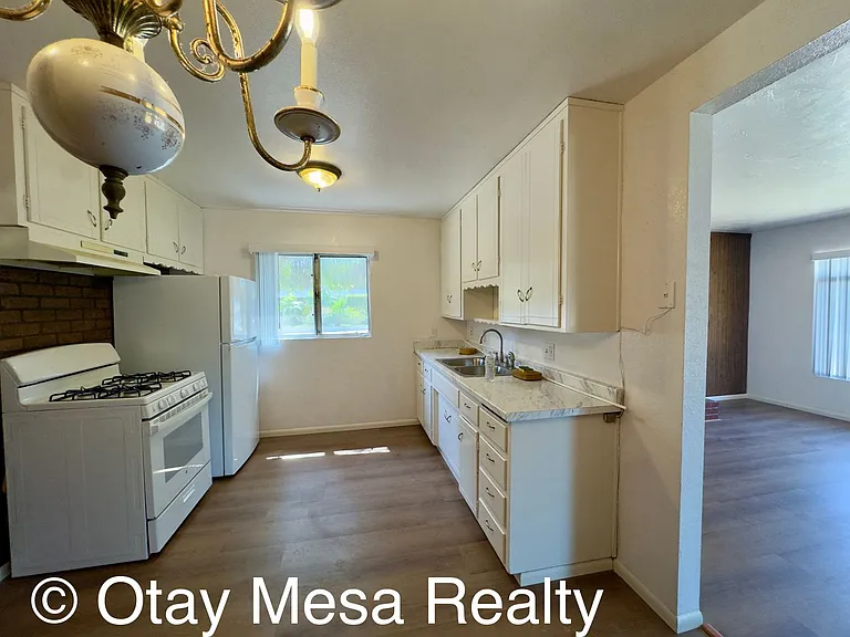 1105 Elder Ave — Photo 4