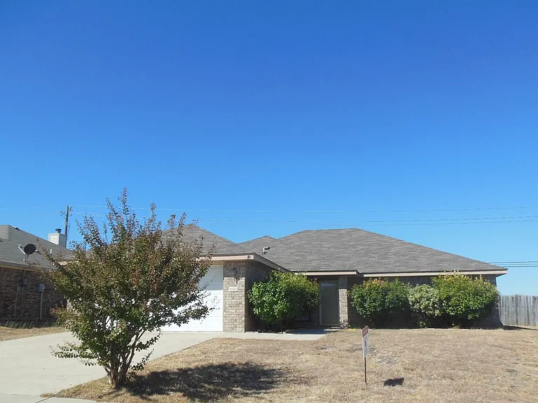 2903 Westwood Dr — Photo 2