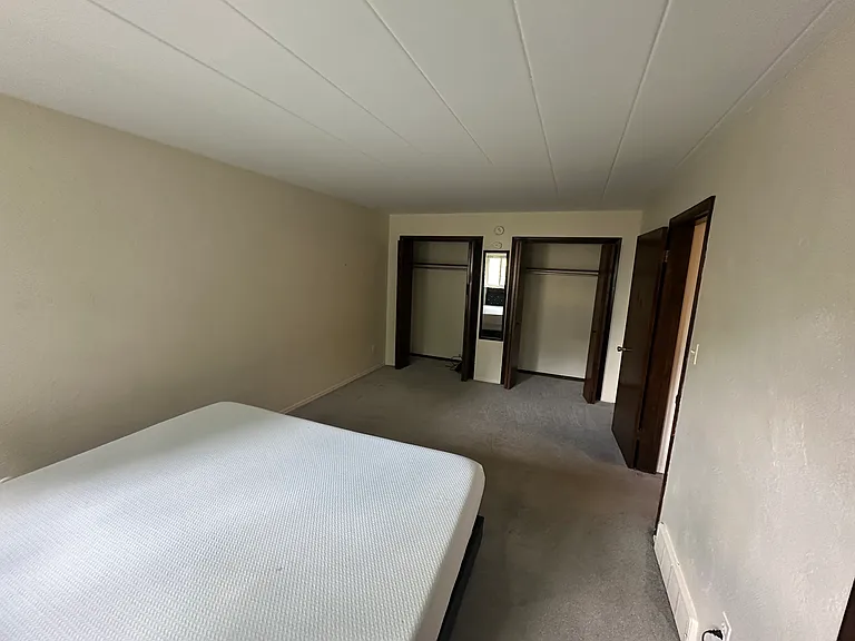 Large Bedroom. This is a king size bed!
