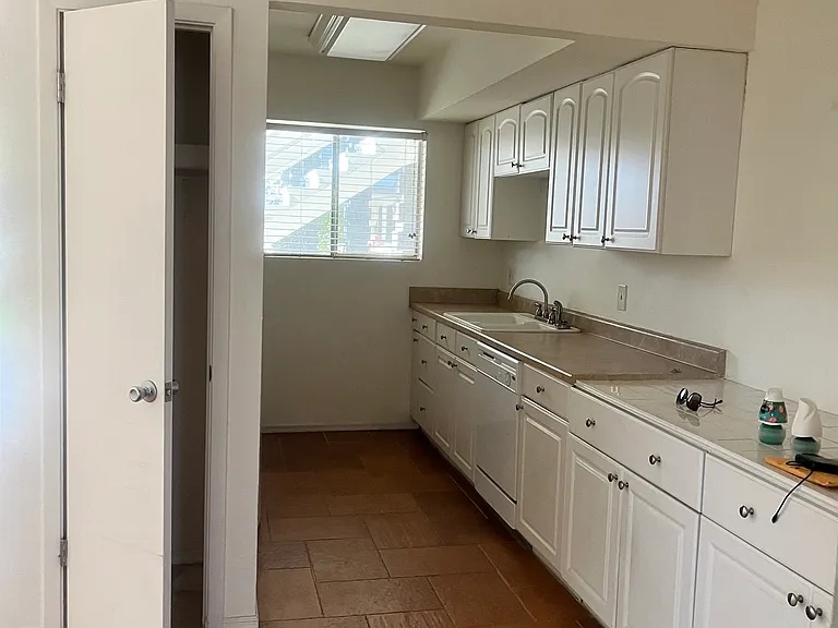 721 E Montebello Ave #110 — Photo 5