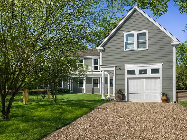 203 Noyack Rd — Photo 3