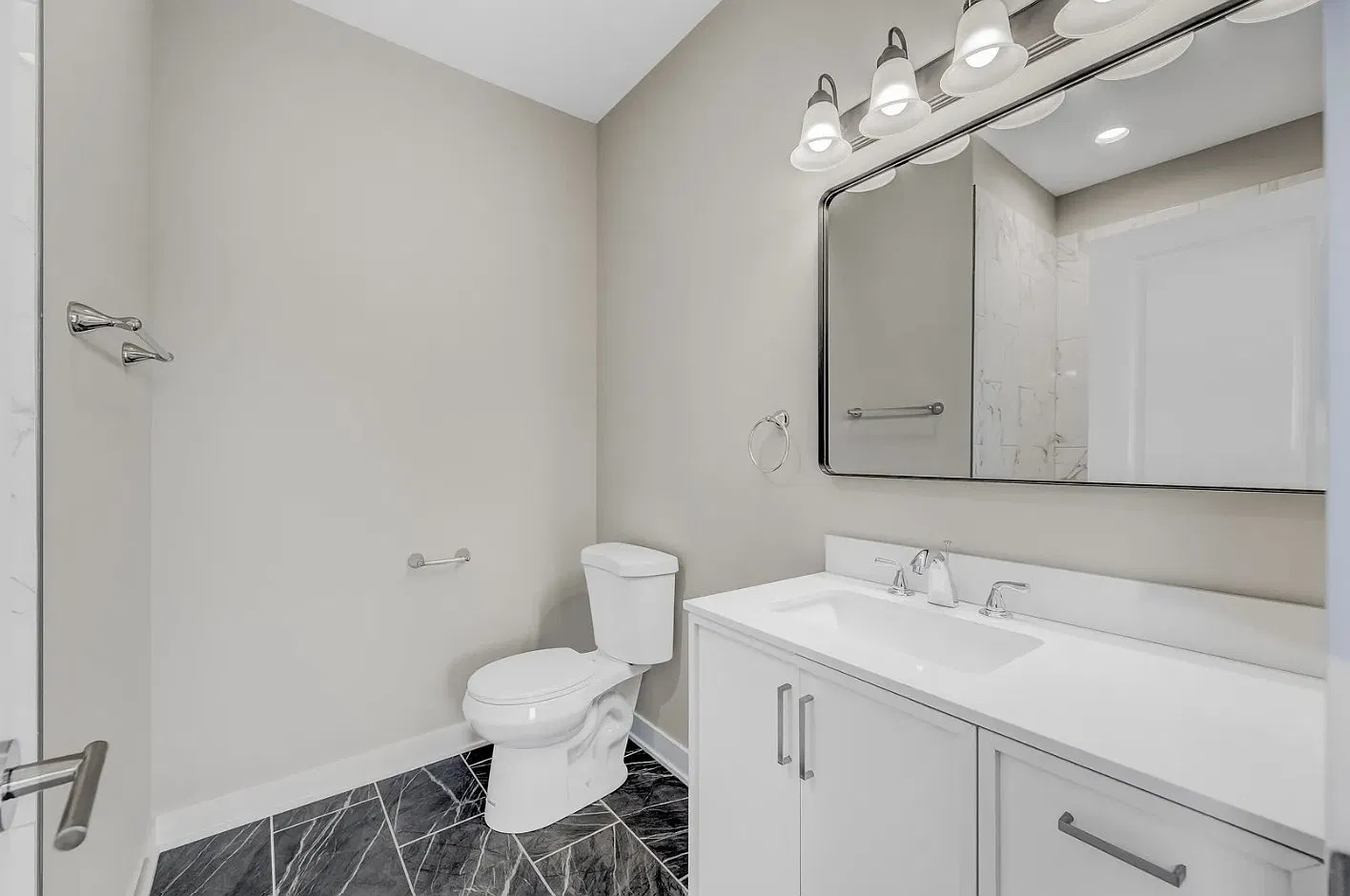 3 bed, 1200 sqft, $2,500 — Photo 4