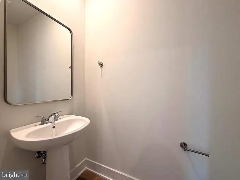 135 Heyford Dr — Photo 23