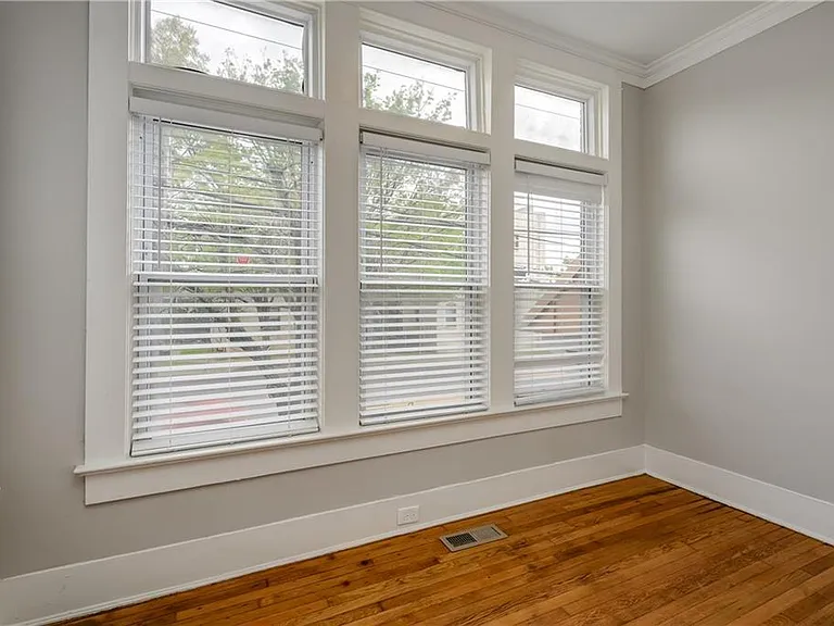600 Parkway Dr NE #10 — Photo 10