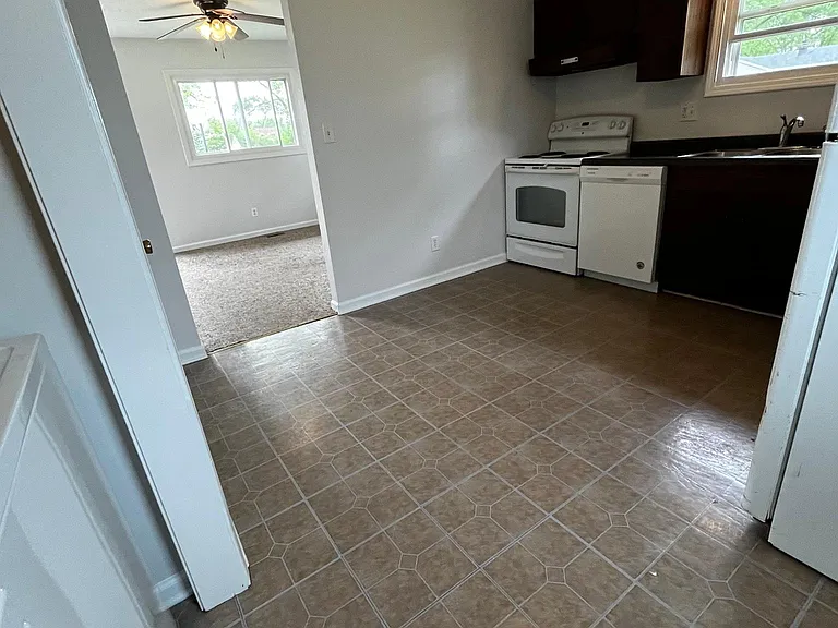 28 Michael Dr #A — Photo 5