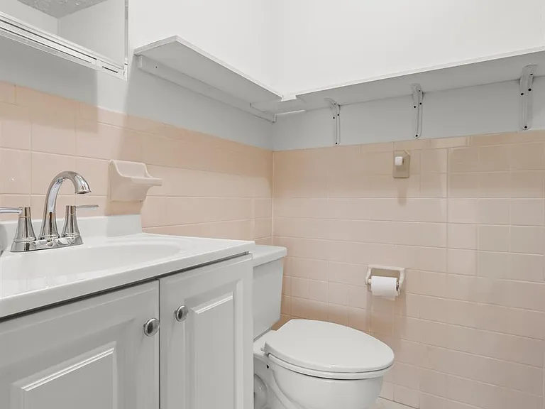 823 Edison Glen Ter — Photo 11
