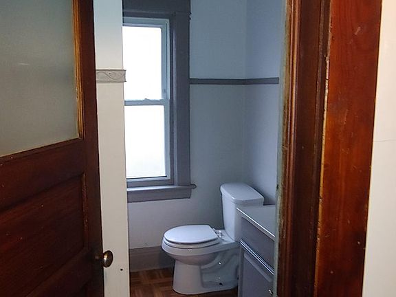 5th image of 3422 Mapledale Ave