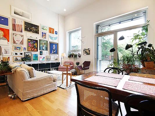 2nd image of 951 Pacific St #2