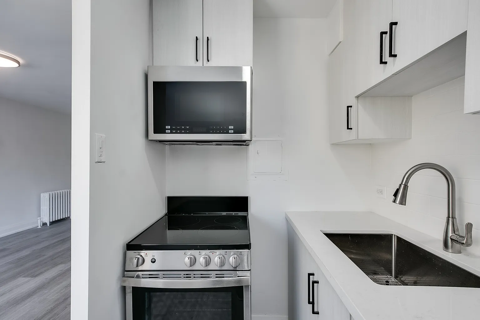 3464 Yonge St #Bachelor photo 1