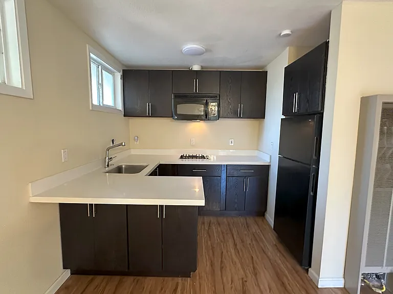 1660 Studio Waltham Rd — Photo 4