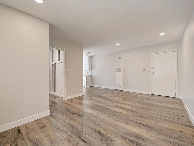 7044 Lanewood Ave — Photo 21