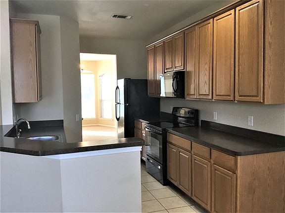 5th image of 2621 Travis Dr