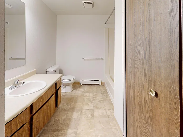 Mallard Cove Apartments — Photo 16