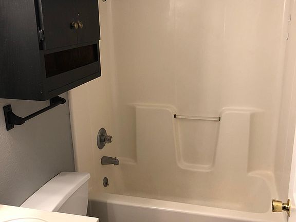 5th image of 397 N Summer St