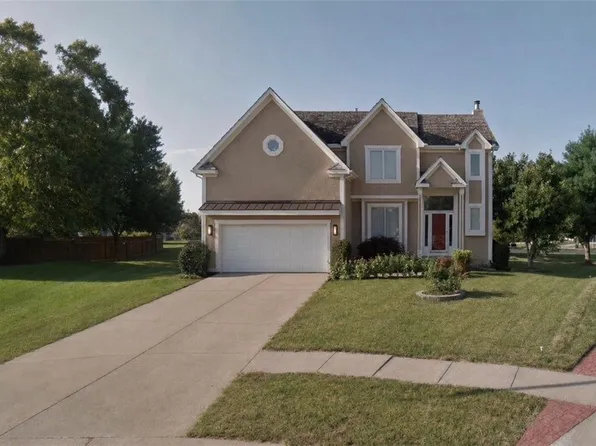 13721 Manor Rd, Leawood, KS 66224