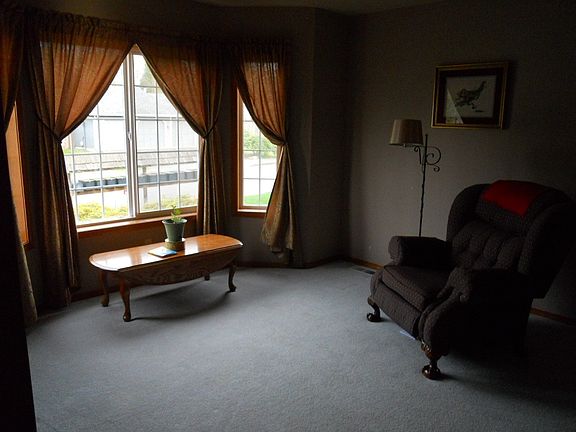 2nd image of 3104 118th Dr NE