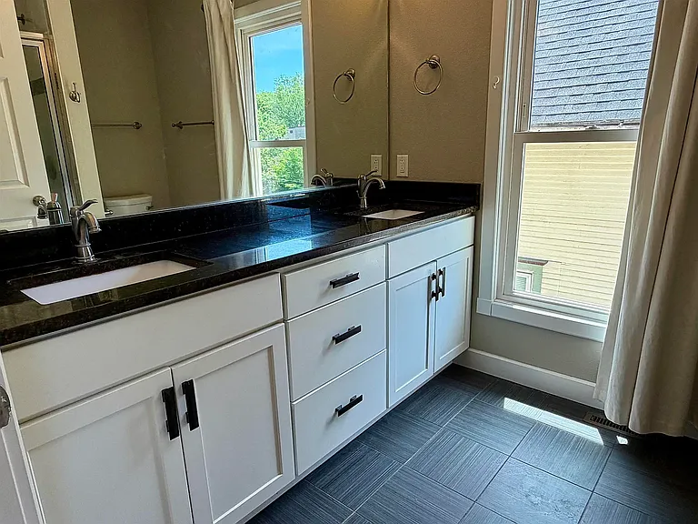 824 E Dayton St — Photo 12
