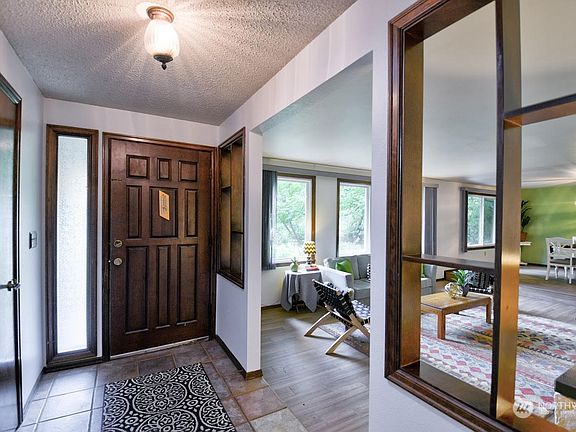 3rd image of 4530 Claridge Drive SE