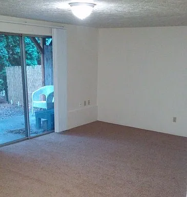 Charwin Court Apartments — Photo 75