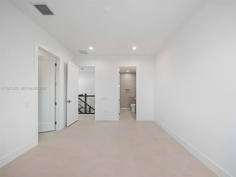 5718 Ashwood Cir W — Photo 94