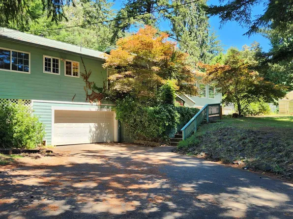 221 Hiouchi Dr, Crescent City, CA 95531