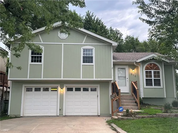 816 N Iowa St, Olathe, KS 66061