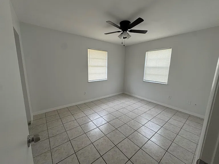 5010 Killarney Ave — Photo 8