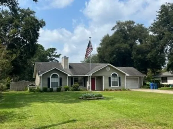 207 Glen Meadows Cir, Brunswick, GA 31523