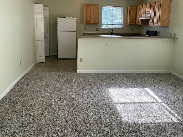 965 Prater Way — Photo 2