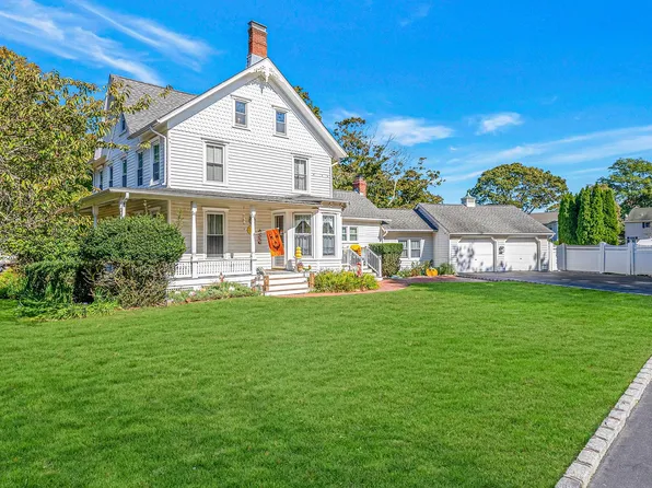 107 Ocean Avenue, Center Moriches, NY 11934