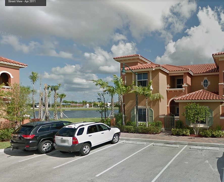 Corner Townhouse. Best in neighborhood