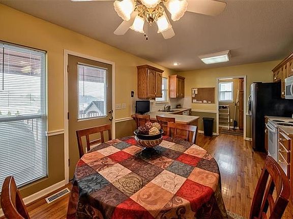 5th image of 746 SW Ginger Hill Dr