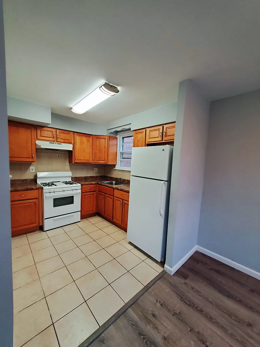 Building Photo - 206 Alnus St #1
