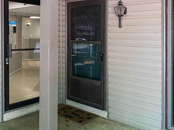 3rd image of 3099 Colonial Way APT G