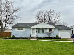 22 Castle Ct, Amherst, NY 14226