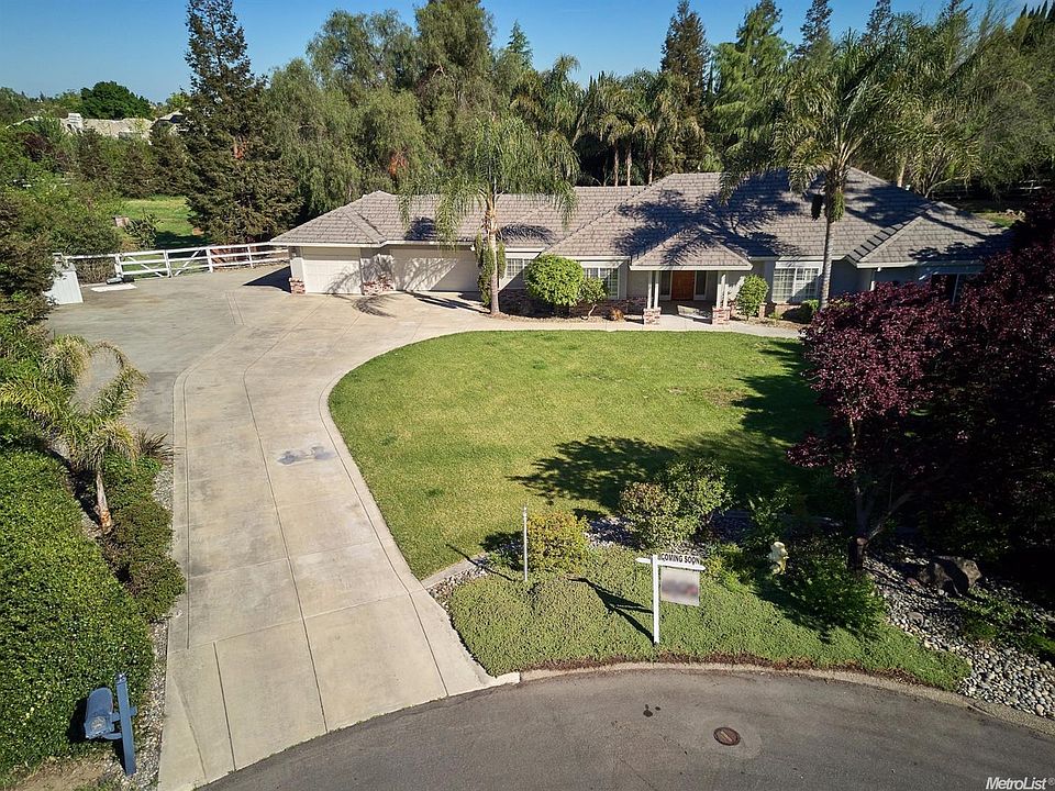 1st image of 27331 W Erb Ct