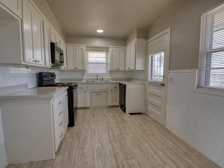 3809 NW 51st St — Photo 2