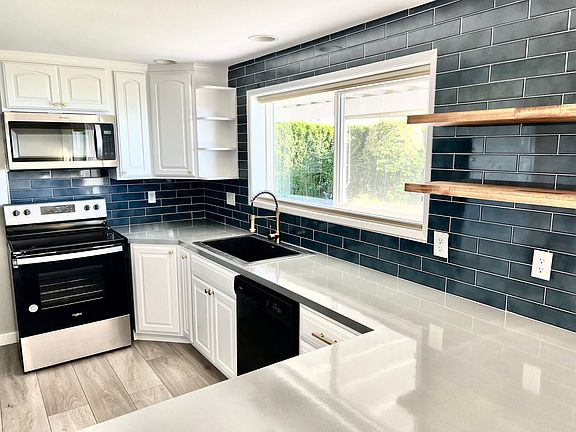 2nd image of 5556 Beverly Ave NE #2
