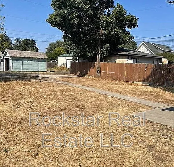 2213 N Perry St — Photo 9