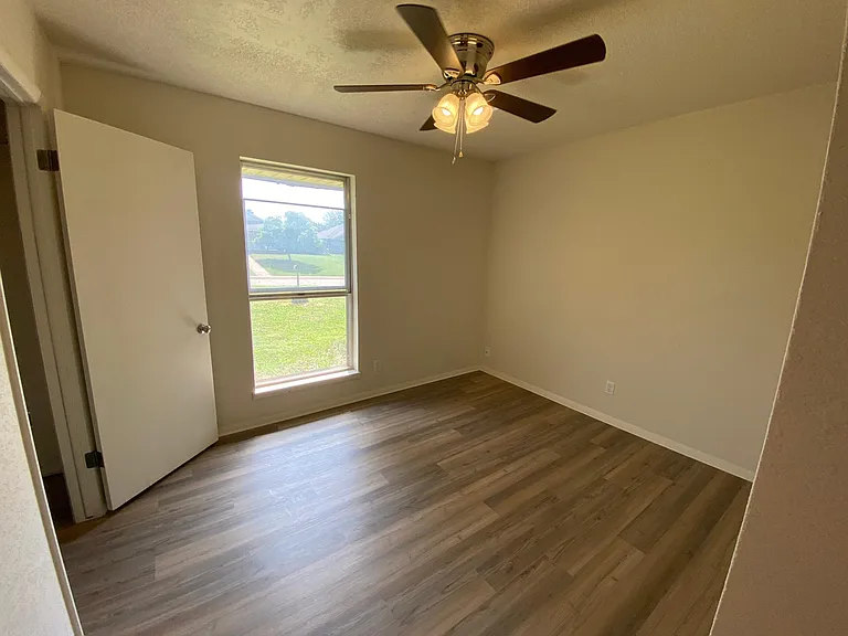 1524 N Manning St — Photo 7