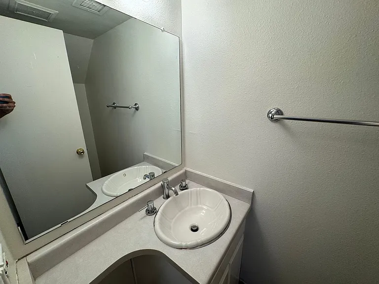10420 N 10th St #3 — Photo 8