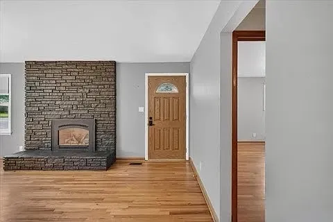 4 bed, 2500 sqft, $2,800 — Photo 3
