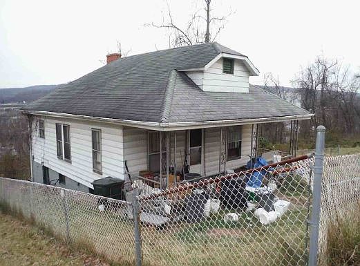 1st image of 204 Gladys Ave